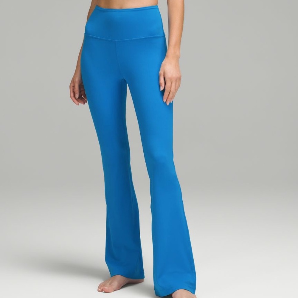 Lululemon Groove Super High Rise Flare Leggings/Pant in Poolside, Size 8